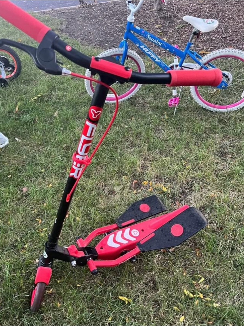 Fliker-Style Kids Twist Scooter - Black & Red